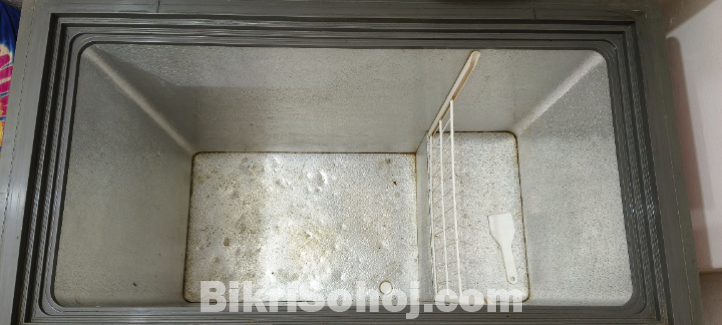 Walton Deep Freezer for Sale.